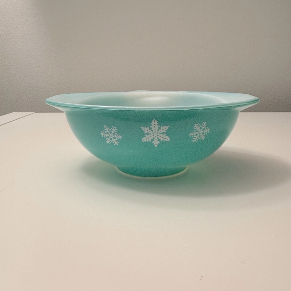 JAJ Pyrex Gaiety Turquoise Snowflake Sauce Boat